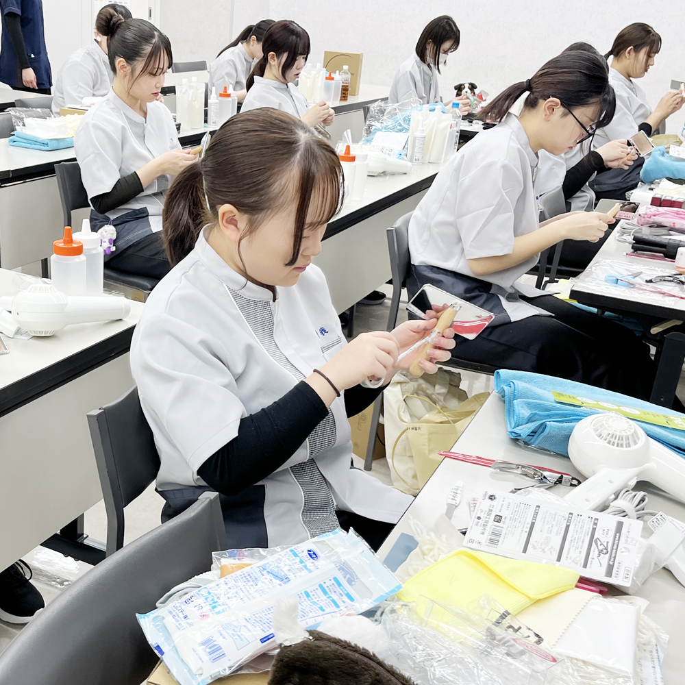 実習器具の確認と、耳掃除用の綿棒作り♪